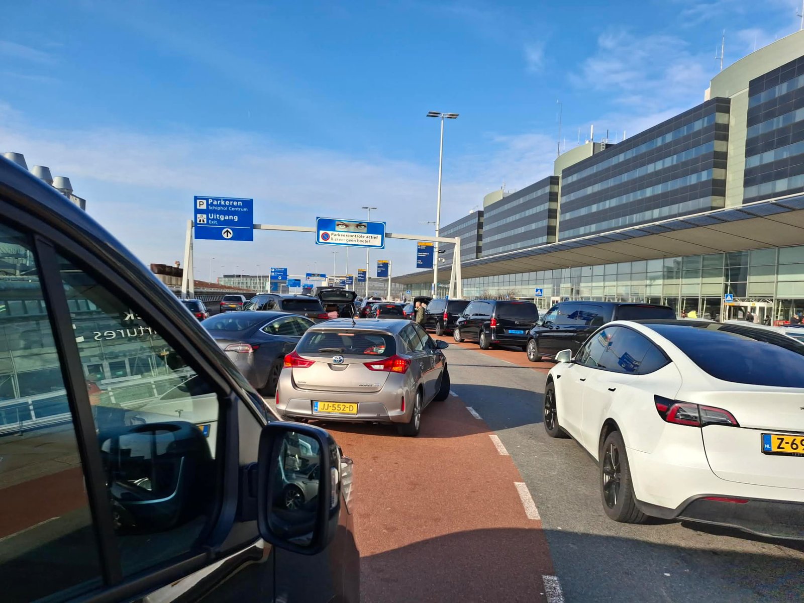Vue depuis un véhicule LCJ Airport à l'aéroport