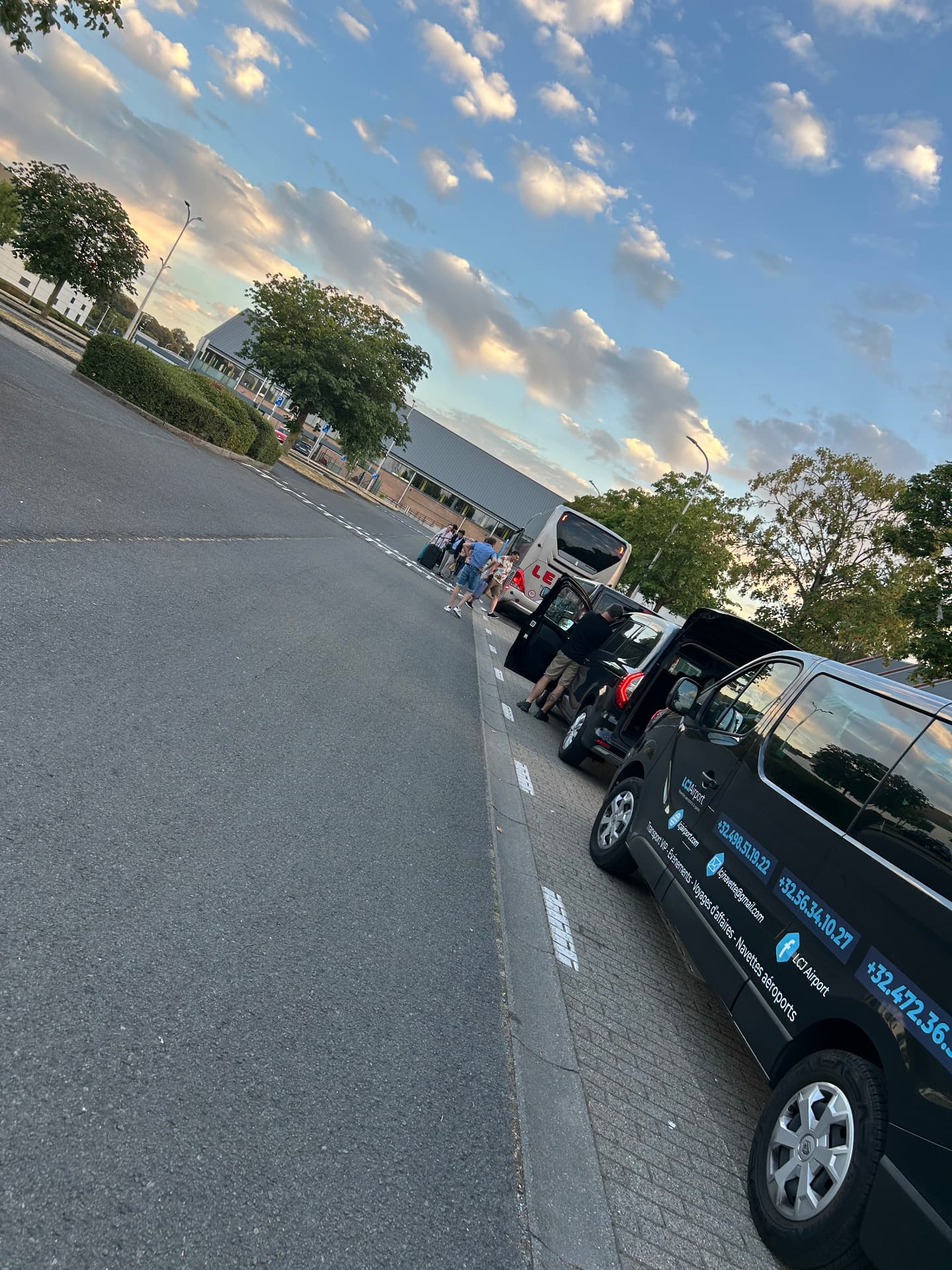 Flotte LCJ Airport sur un parking aéroport